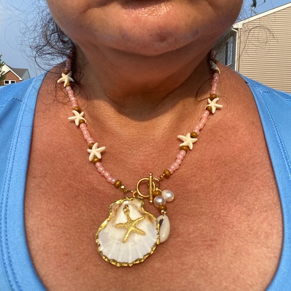Natural Shell Gilded in Gold Leaf with a Starfish-Freshwater Pearl Boho Necklace - Picture 5 of 8